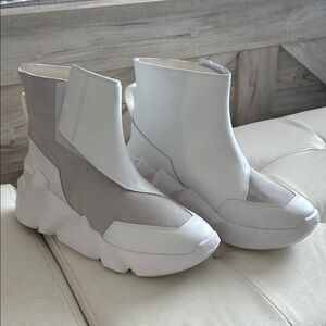 United Nude Women's White and Gray Sneakers